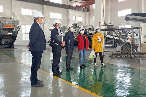 【春風送暖，戰(zhàn)“疫”有情】奉賢區(qū)奉城鎮(zhèn)領導蒞臨東蒙，慰問公司疫情防控一線職工