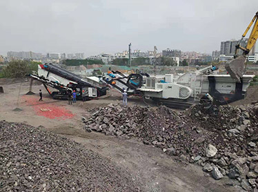 廣州白云時(shí)產(chǎn)150-180噸石灰石履帶式移動(dòng)破碎生產(chǎn)線(xiàn)