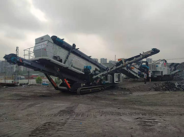 廣州白云時(shí)產(chǎn)150-180噸石灰石履帶式移動(dòng)破碎生產(chǎn)線(xiàn)