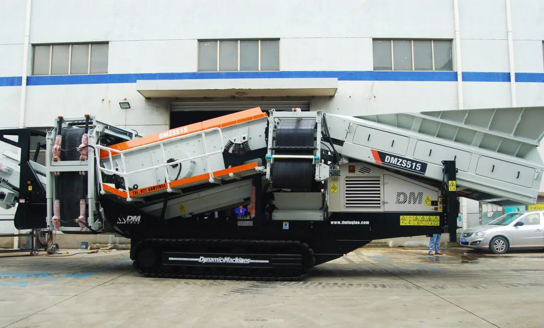 發(fā)貨中 | 上海東蒙開(kāi)年發(fā)貨進(jìn)行中！DMZS515移動(dòng)重型篩分站火速發(fā)往客戶前方，助力客戶砂石骨料項(xiàng)目!